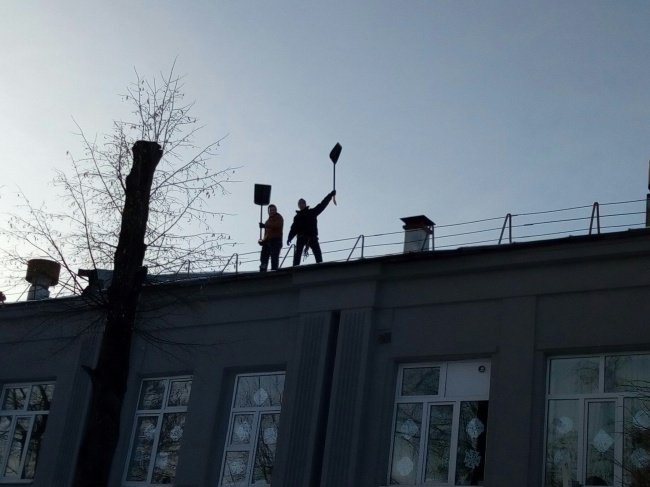 Очистка крыш от снега и наледи в Перми 2
